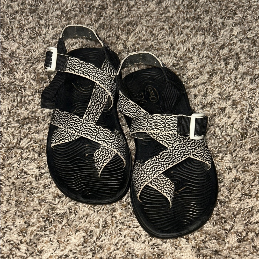 EUC Chaco Black Sandals with Cream Speckled Straps